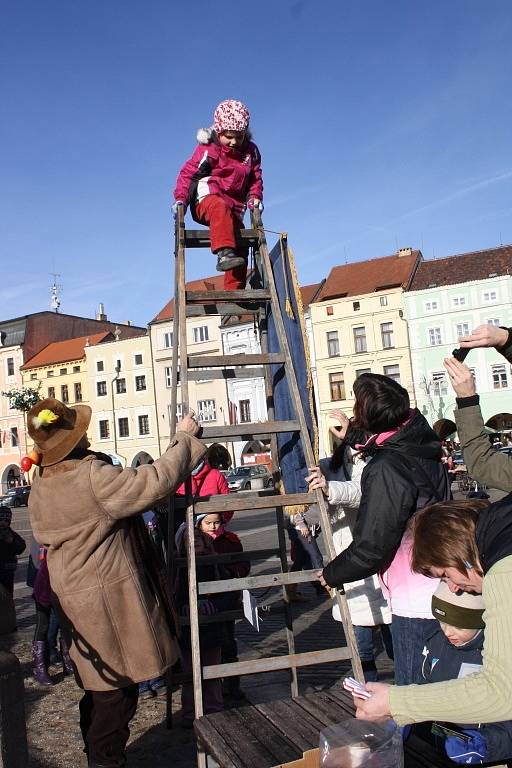 Symbolické putování po českobudějovických věžích patří již tradičně k silvestrovským akcím. Děti si je opět náramně užívaly.