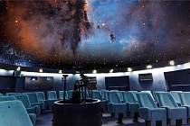 Hlavní atrakcí zůstává digitální planetárium. Premiérově se v něm budou promítat 16. května Vesmírní parťáci.