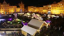 Večerní a podvečerní snímky z vánočního trhu z českobudějovického náměstí Přemysla Otakara II.
