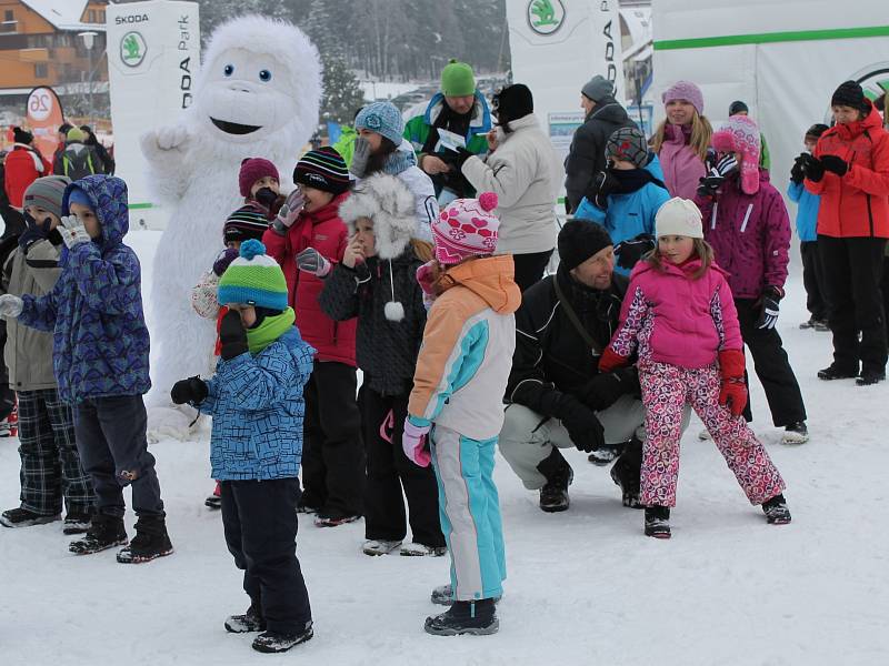 Do ŠKODA Parku v lipenském skiareálu se v neděli vydaly stovky lidí.