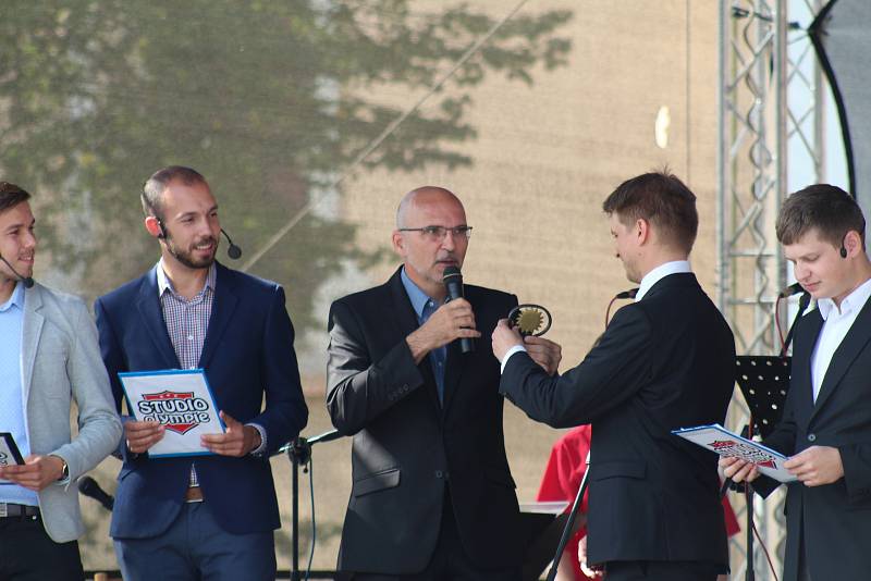 Sobotní městské slavnosti zasvětili Vltavotýnští známému loutkáři Matěji Kopeckému, který byl ve městě pohřben.