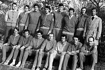 Škoda České Budějovice z ročníku 1973/74 (5. místo), zleva stojí trenér Václav Kouba, M. Dvořák, K. Pitner, Scheichl, Pohl, Lohonka, J. Zoch a vedoucí J. Hanč, dole zleva Novák, Čuda, Moureček, Peška,  Růžička, Hamáček a Procházka