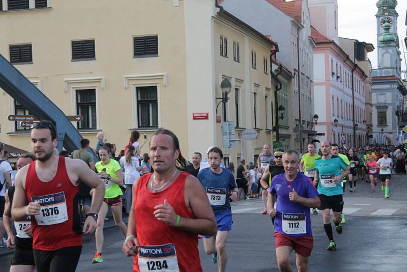 Závodníci Mattoni 1/2Maratonu 2016 v Českých Budějovicích.