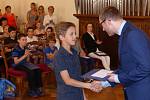 Náměstek primátora Petr Podhola poděkoval školákům za vzornou reprezentaci svých škol i svého města.