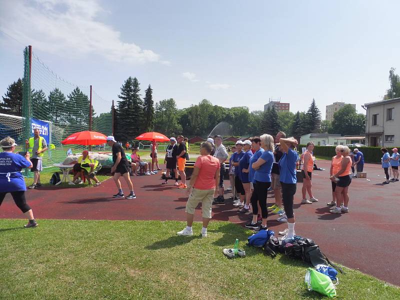 Družstva seniorů sportovala na seniorských hrách.