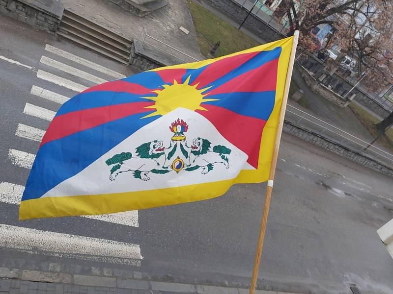 Vlajky pro Tibet zavlály i v jižních Čechách. Radnice v Trhových Svinech. Foto: Hana Korčaková