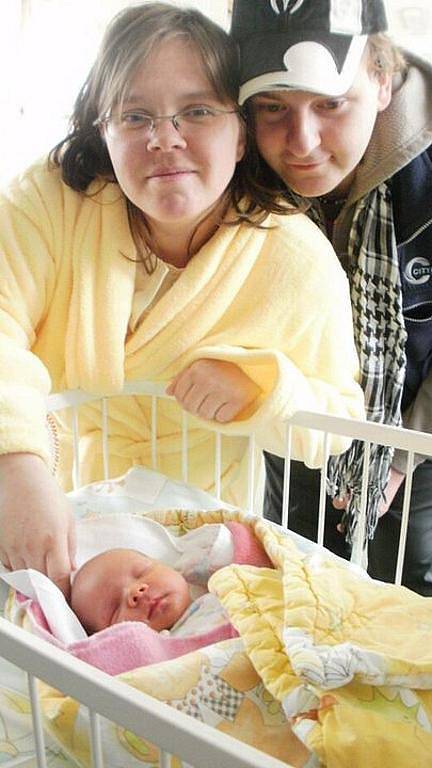 Maminka Lenka Chrtová a tatínek Michal Krametbauer neskrývali radost, když se 25. 2. 2011 v 3.42 h narodila jejich prvorozená dcera Eli. Její míry byly 2,70 kg, 48 cm.