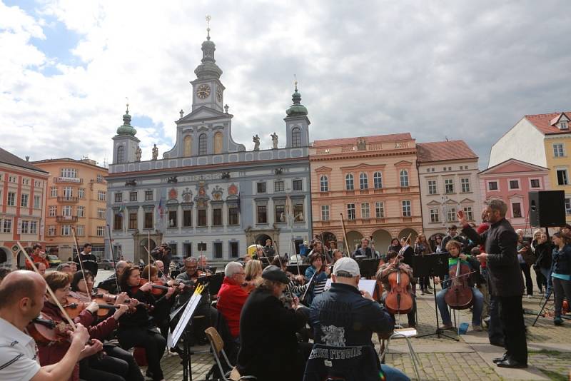 Českobudějovický Majáles propůjčil k dirigování orchestr Jihočeského divadla.