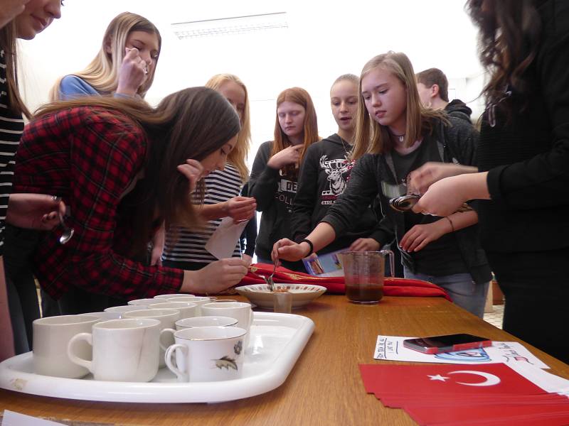 Zahraniční studenti zavítali na Základní školu v Hluboké nad Vltavou.