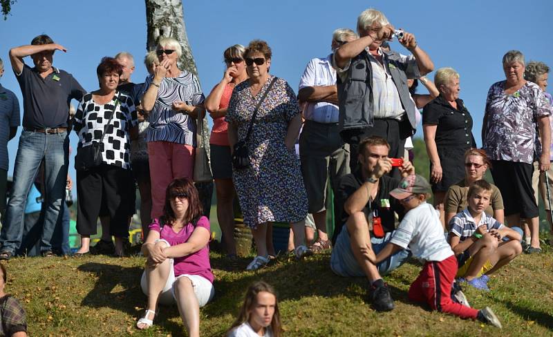 Vesnická zábava pořádaná ke konci léta na znamení ukončení sklizní je podle tradic vyhrazená hlavně svobodným děvčatům a vdaným ženám. Ve Zbytinách se Konopické ujaly Zbytinské baby.