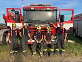 Nasazení jihočeští hasiči dokumentují svou činnost v obci Lužice na Hodonínsku, kde se minulý týden prohnalo ničivé tornádo.