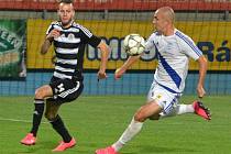 Roman Wermke unikl Švrčkovi a přihrál Kadulovi na třetí gól: Dynamo - Frýdek 3:1.
