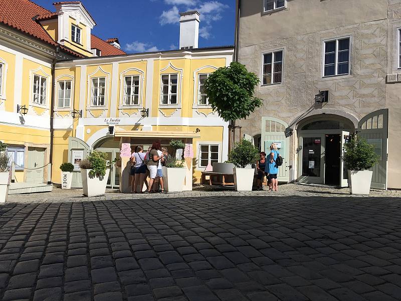 Dobré konopí svět obletí: Odstartovalo v Sušici, mezipřístalo v Budějicích i Praze, nechte se také unést.