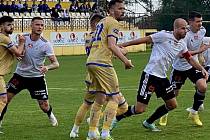 Fotbalisté Dynama zakončili zimní soustředění vítězstvím 4:1 nad kosovskou Prištinou (na snímku v akci Roman Potočný, Martin Králik a Lukáš Skovajsa).