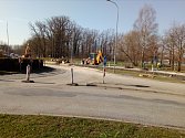 Částečná uzavírka kruhové křižovatky v Hluboké nad Vltavou. Potrvá do přelomu července a srpna.