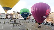 Čtyři horkovzdušné balony vzlétly ve čtvrtek v ranních hodinách z českobudějovického náměstí Přemysla Otakara II.