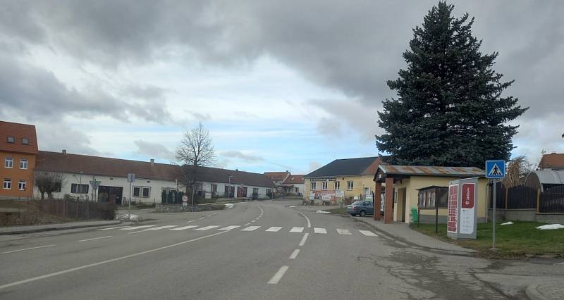 Dne 2. prosince 2021 začal zkušební provoz i na zbývající části obchvatu Strážkovic na Českobudějovicku. Pro centrum obce obchvat znamená velké zklidnění provozu.