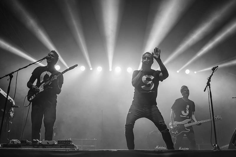 Koncert kapely Tata Bojs v Českém Krumlově si  návštěvníci jaksepatří užili. Foto: Pavel Sojka