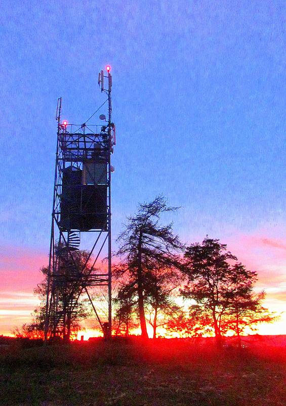 Podzimní západy slunce, ranní mlha a červánky, to jsou meteorologické jevy, které stále fascinují. Odborníci prozradili, jak vznikají.