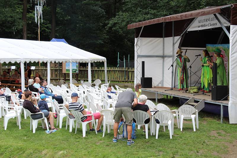 Připomenout si, jak pod rukama kovářů vznikají podkovy i různé umělecké předměty, mohli o víkendu návštěvníci Kovářský dnů na Buškově hamru.