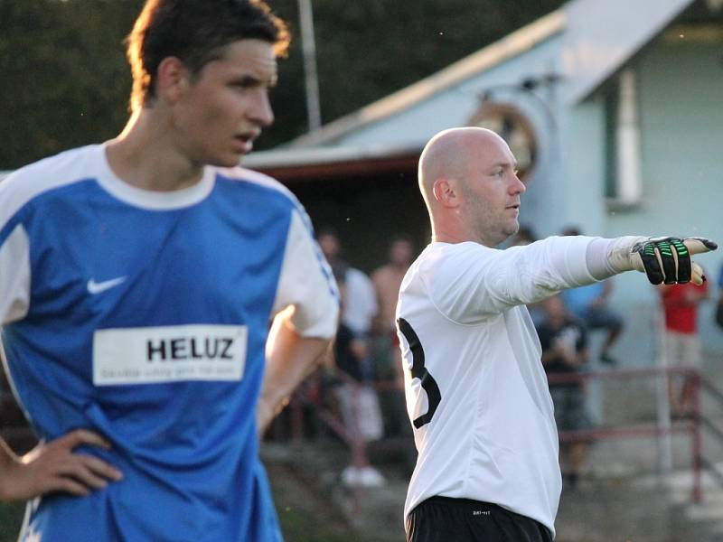 Fotbalisté Týna nad Vltavou porazili v derby Dolní Bukovsko 3:0. 