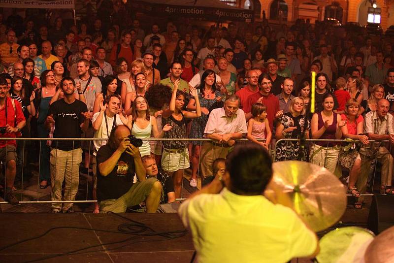 Ve čtvrtek 1. prosince skončila podzimní klubová část South Bohemia Jazz Festu. Během dvou měsíců přinesla 15 koncertů v Českých Budějovicích, Táboře, Českém Krumlově, Písku, Nových Hradech a Hluboké. Přilákal 1100 lidí