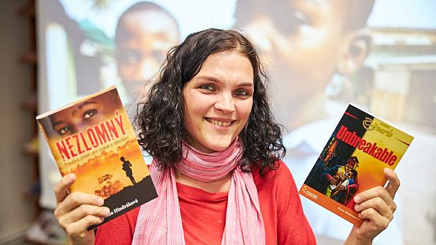 Hana Hindráková, cestovatelka a dobrovolnice, píše knihy z afrického prostředí. Nyní pořádá i online besedy.