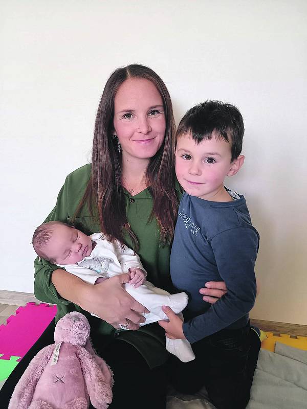 Rozálie Kopřivová z Písku. Dcera Denisy a Jaroslava Kopřivových se narodila 8. 10. 2021 v 17.33 hodin. Při narození vážila 3800 g a měřila 52 cm. Doma ji přivítal bráška Matěj (3).