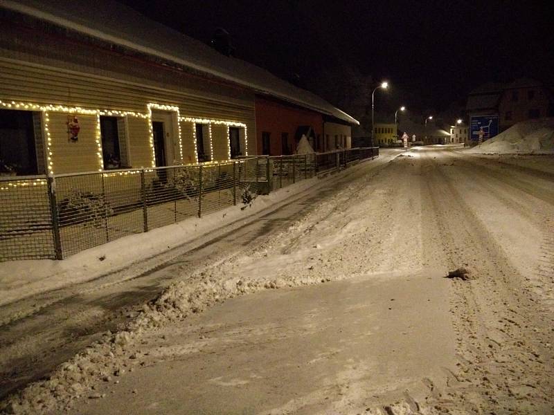 Ve čtvrtek 7. ledna v pět ráno měli Volarští v ulicích města veškerou techniku a uklízeli sněhové nadělení.