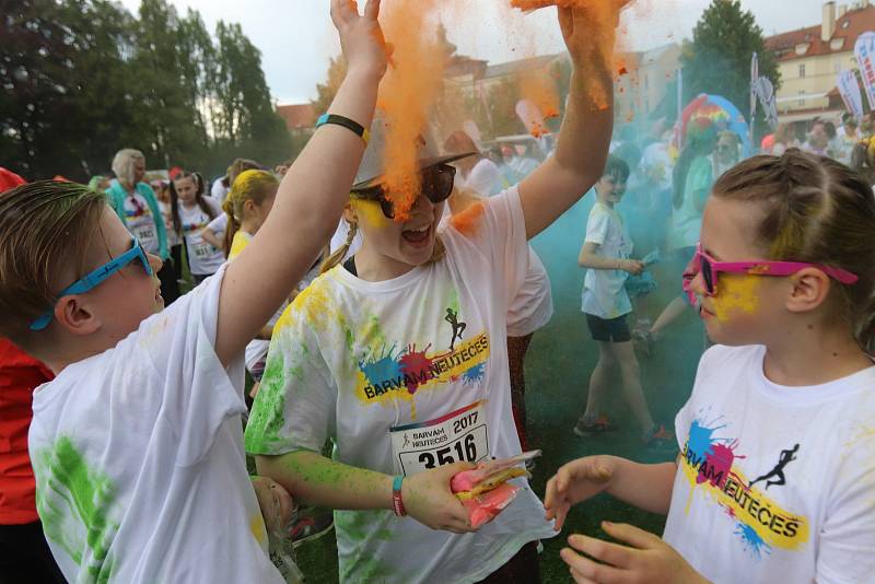 Běžecký závod nazvaný Barvám neutečeš se dnes běžel v několika skupinách v Českých Budějovicích
