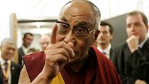 Tibetský duchovní vůdce Tändzim Gjamccho 14. dalajláma převzal v Pasově cenu Lidé v Evropě v Hale tří zemí téměř před třemi tisíci přihlížejícími