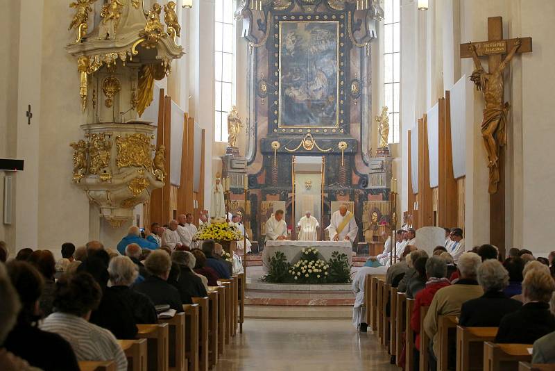 Socha Panny Marie Fatimské přicestovala za věřícími do Českých Budějovic.