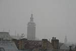 V sobotu 30. ledna 2021 přišlo do jižních Čech sněžení a nedělní ráno bylo bílé. Pohled na Černou věž v sobotu večer.