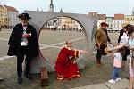 Na českobudějovickém náměstí pokřtil v pondělí 5. 8. Přemysl Otakar II. turistickou vizitku Umění ve městě.