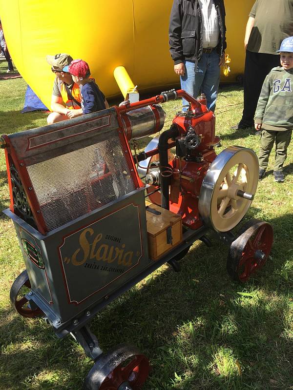 Traktor Paráda ve slovenském Hrušově ukázala nádherné veterány na náročné trati.