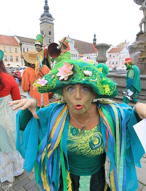 Vodníci lákali kolemjdoucí na velké setkání pohádkových bytostí, které začíná v  Chlumu u Třeboně