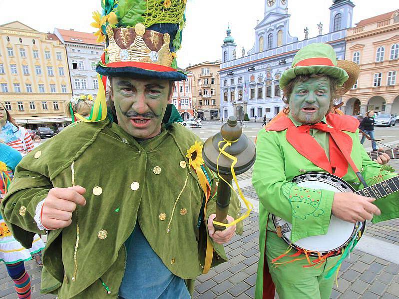 Vodníci lákali kolemjdoucí na velké setkání pohádkových bytostí, které začíná v  Chlumu u Třeboně