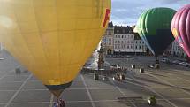 Čtyři horkovzdušné balony vzlétly ve čtvrtek v ranních hodinách z českobudějovického náměstí Přemysla Otakara II.