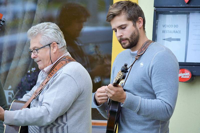 Muzikanti v ulicích. Takový název měla čtvrteční akce, která se uskutečnila v Týně nad Vltavou.