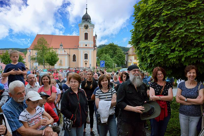 Za strašidly se v pátek vydali účastníci Muzejní noci v Týně nad Vltavou. Nechyběly ani scénky v podání členů místní Divadelní společnosti Vltavan.