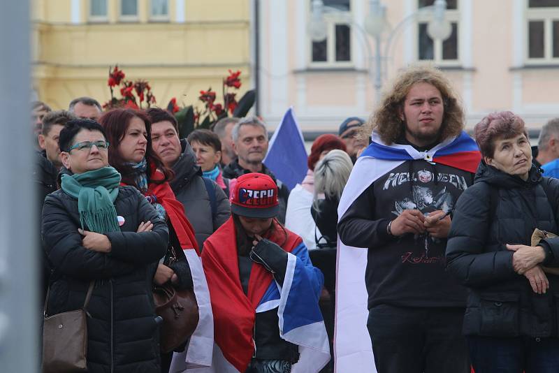 Přenos demonstrace z Prahy na českobudějovickém náměstí.