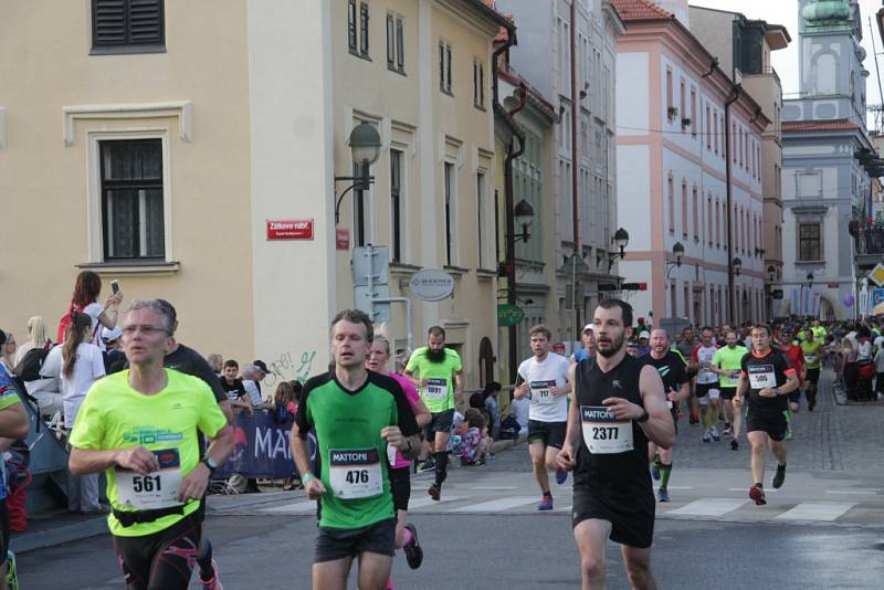 Závodníci Mattoni 1/2Maratonu 2016 v Českých Budějovicích.