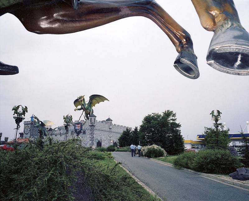 Do 20. června nabízí výstava Via Lucis v jindřichohradeckém Národním muzeu fotografie kolekci čítající na 300 snímků. Odrážejí proměny Česka od roku 1989 a vypovídají také mnohé o naší identitě. Snímek Wunderland.