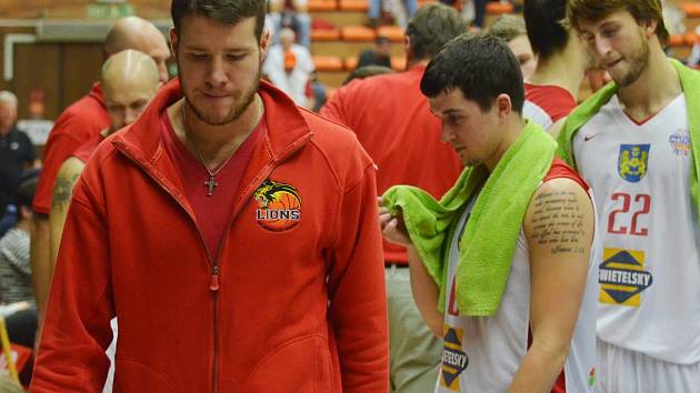 STŘELEC. Brian Tracey v Prostějově získal triple-double za 23 bodů, 11 doskoků a 12 získaných faulů. Radost přesto neměl.  