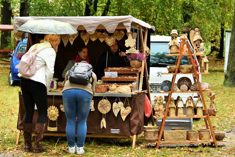 Farmářské trhy mohli lidé navštívit v Bedřichových sadech v Týně nad Vltavou.