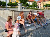 Ve středu hráli v Týně nad Vltavou v ulicích místní muzikanti.