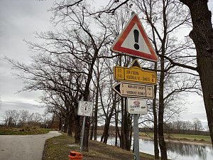 Cyklostezka do Hluboké nad Vltavou u sídliště Vltava v Českých Budějovicích.