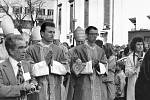 Dosud nikde nezveřejněné fotografie z biskupského svěcení v Českých Budějovicích dne 31. 3. 1990 s Miloslavem Vlkem. archiv Rudolfa Pischeka