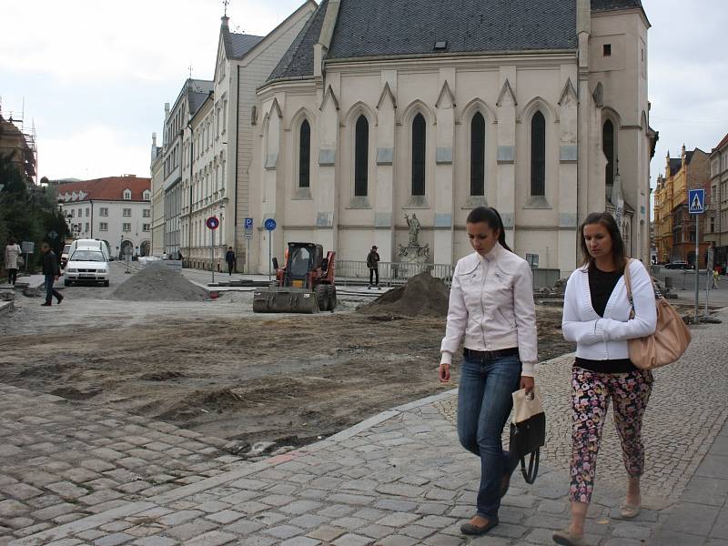 Křižovatka na Senovážném náměstí v Českých Budějovicích.