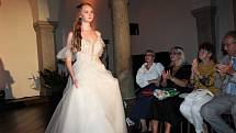 Módní galavečer Fashion Day(s) se slavnostním vyhlášením Ženy Českokrumlovska se konal ve sloupové síni krumlovského zámku.
